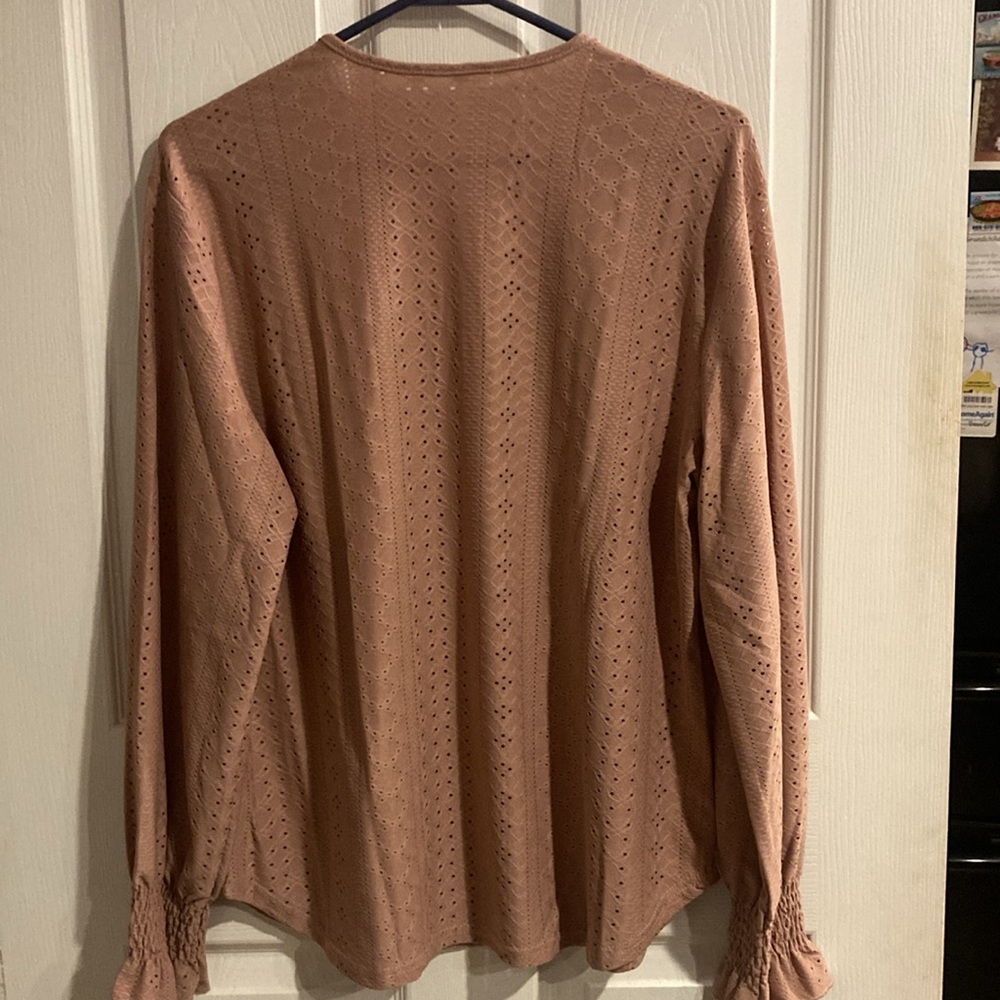 XL Top Never worn. - Picture 6 of 8